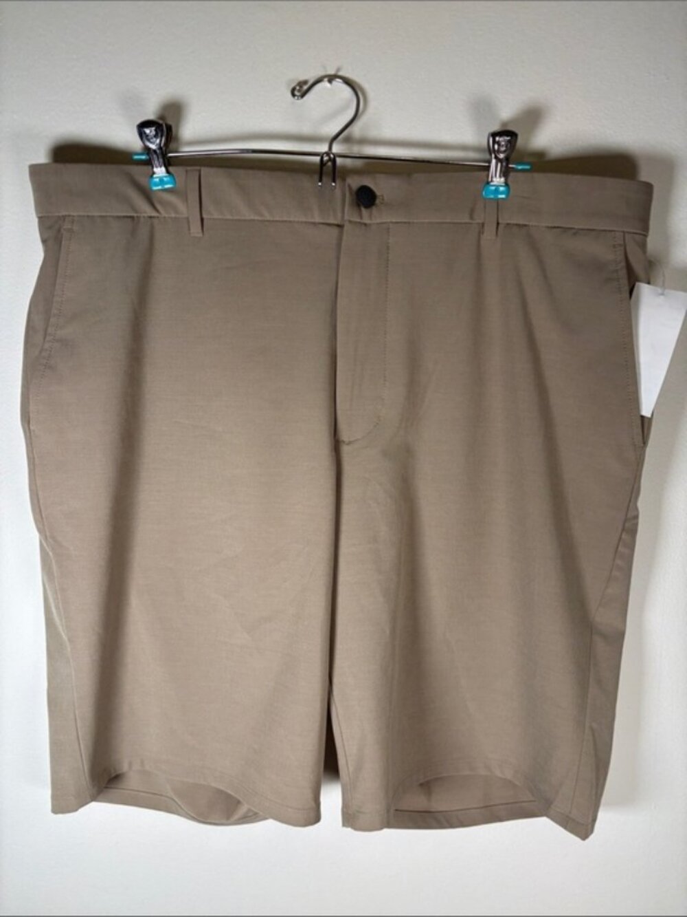 Johnnie-O Mulligan Performance Chino Shorts – Light Khaki – Size 38 – New